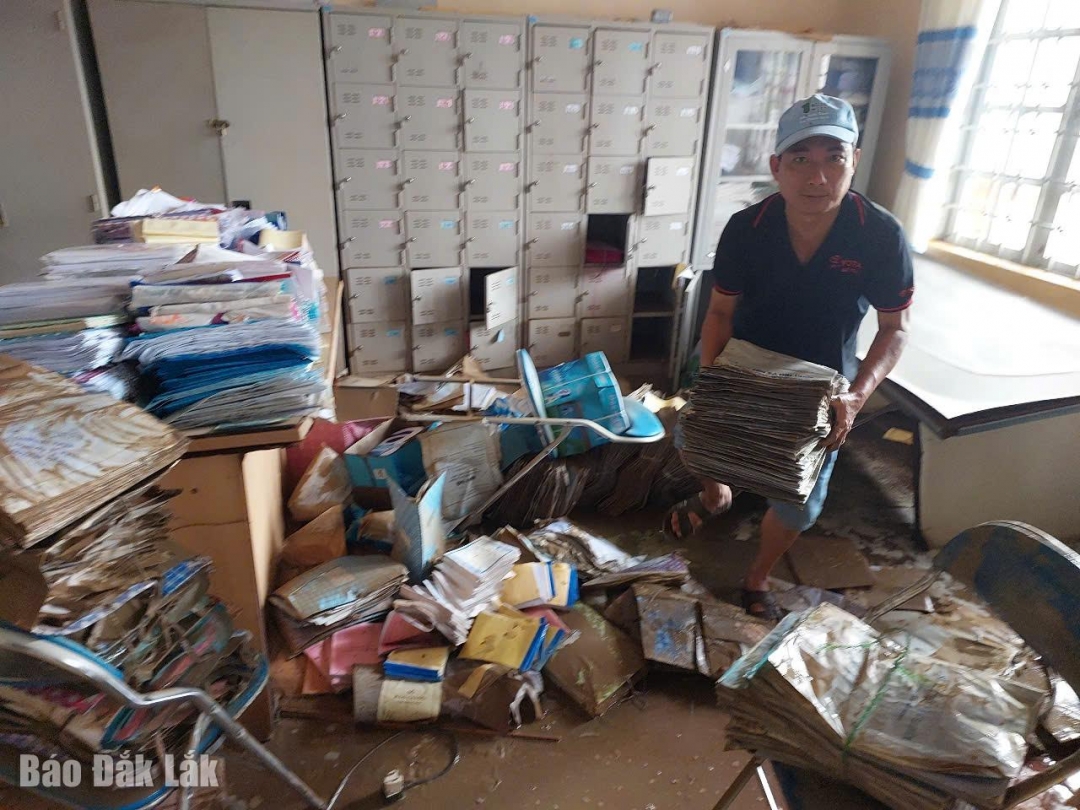 Tài liệu, sách giáo khoa tại Trường THPT Lê Trung Kiên phường Đông Hòa