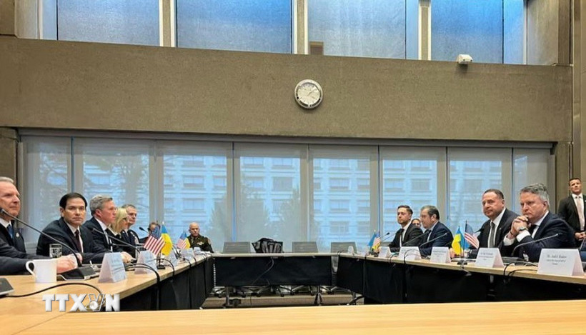 hái đoàn Mỹ và Ukraine trong cuộc đàm phán tại Geneva, Thụy Sĩ ngày 23/11. Ảnh: TTXVN