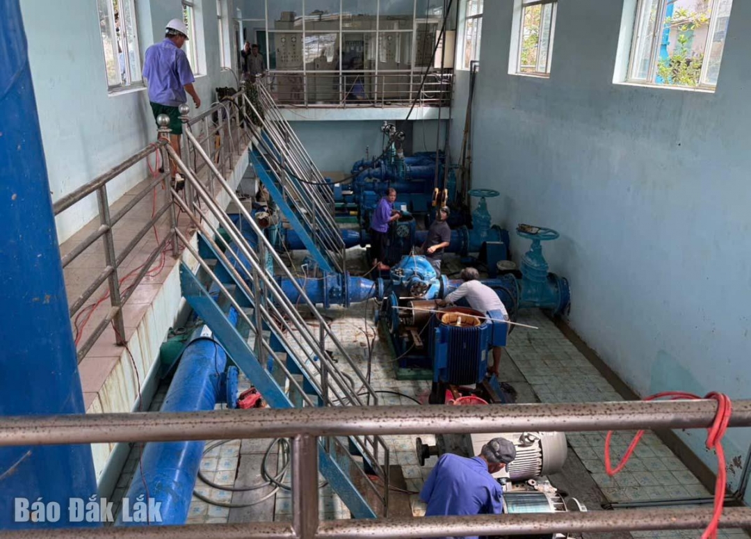 Toàn bộ hầm bơm đã được hút sạch nước, vệ sinh sạch sẽ để phục vụ việc sây, sửa chữa máy bơm.