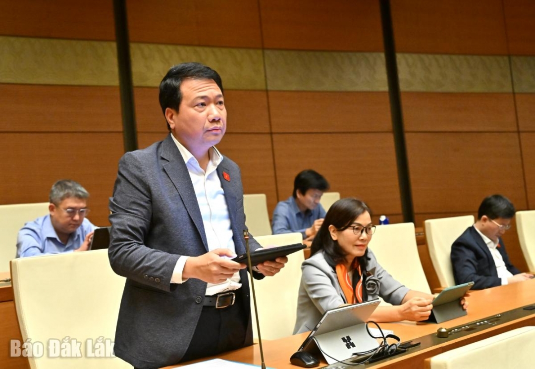 Đại biểu Ngô Trung Thành, Phó Chủ nhiệm Ủy ban Pháp luật và Tư pháp của Quốc hội (Đoàn ĐBQH tỉnh Đắk Lắk) phát biểu thảo luận tại hội trường. Ảnh: Đoàn ĐBQH tỉnh cung cấp