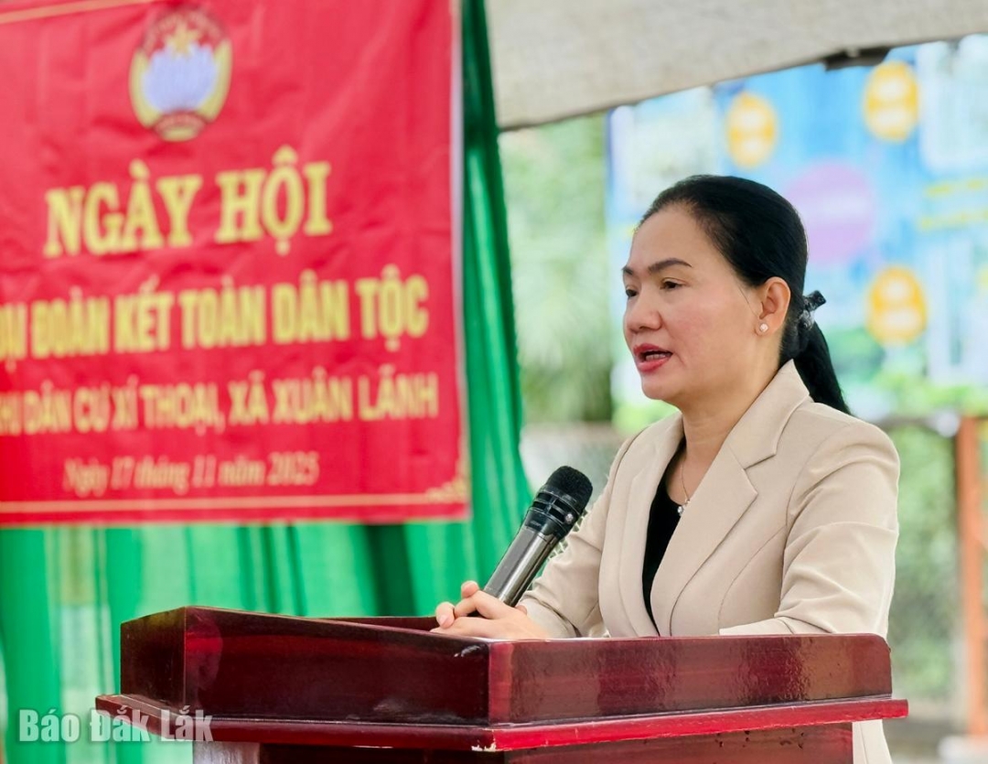 đồng chí Đinh Thị Thu Thanh, Ủy viên Ban Thường vụ Tỉnh ủy, Trưởng Ban Tuyên giáo và Dân vận Tỉnh ủy phát biểu tại ngày hội.