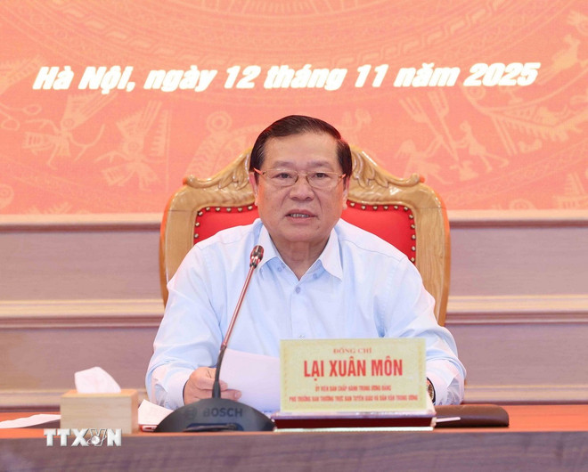 Ông Lại Xuân Môn, Ủy viên Trung ương Đảng, Phó Trưởng Ban Thường trực Ban Tuyên giáo và Dân vận Trung ương phát biểu chỉ đạo phiên họp. Ảnh: TTXVN
