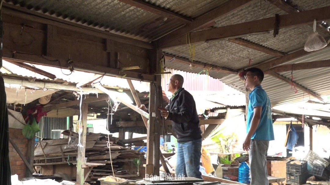 Tiểu thương chợ Pơng Drang cũ chủ động tháo dỡ sạp hàng, bàn giao mặt bằng xây dựng công viên.