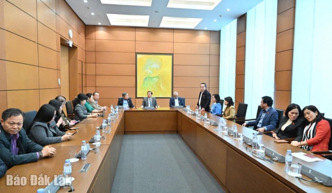 Các đại biểu tham dự chương trình. Ảnh: Đoàn ĐBQH tỉnh cung cấp