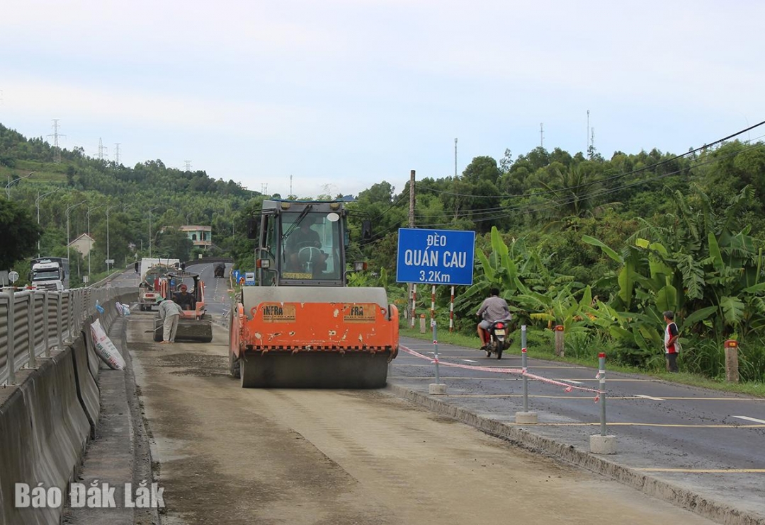 Nhà thầu tập trung thi công đoạn tuyến qua đèo Quán Cau.