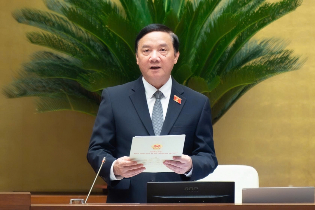 Phó Chủ tịch Quốc hội Nguyễn Khắc Định điều hành phiên thảo luận. Ảnh: quochoi.vn