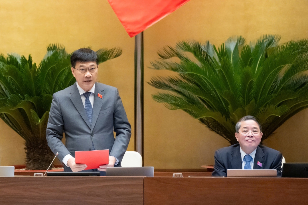 Phó Chủ tịch Quốc hội Vũ Hồng Thanh điều hành phiên thảo luận. Ảnh: quochoi.vn