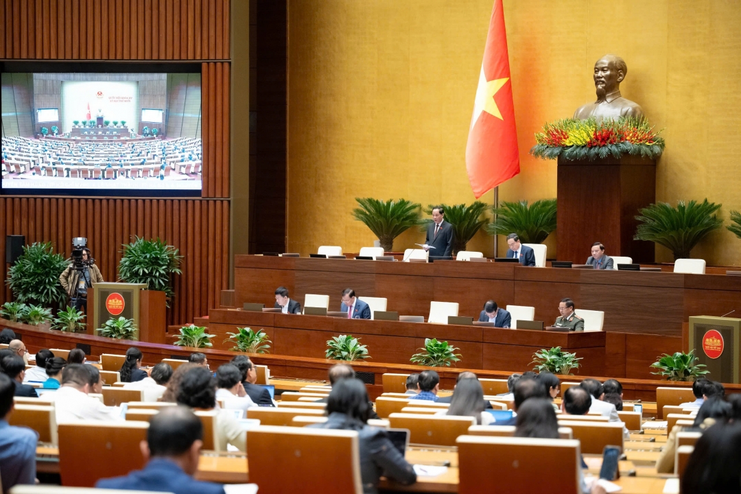 Phó Chủ tịch Quốc hội, Thượng tướng Trần Quang Phương điều hành nội dung thảo luận. Ảnh: quochoi.vn