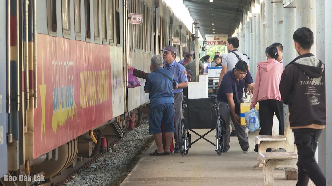 Ngành đường sắt tổ chức trung chuyển khách từ ga Diêu Trì - ga Tuy Hòa.