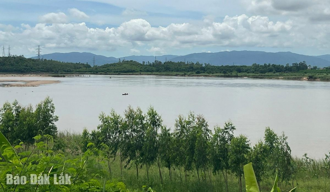 Một đoạn sông Ba chảy qua xã Phú Hòa 1.