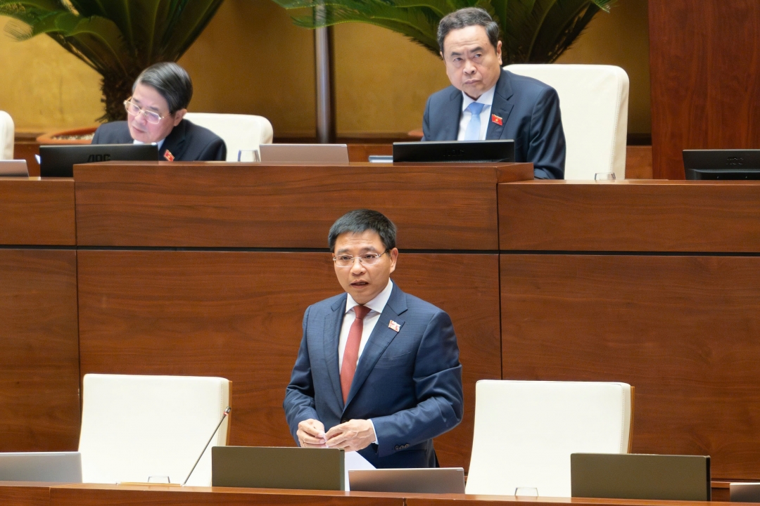 Bộ trưởng Bộ Tài chính Nguyễn Văn Thắng phát biểu. Ảnh: quochoi.vn