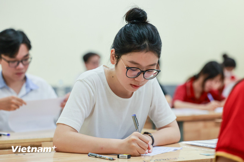 Thí sinh dự thi Tốt nghiệp Trung học phổ thông năm 2024. Ảnh: Vietnam+