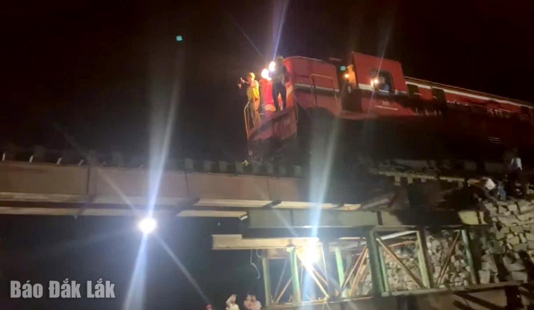 Tuyến đường sắt Bắc Nam đã được thông tuyến sau nhiều ngày gián đoạn.