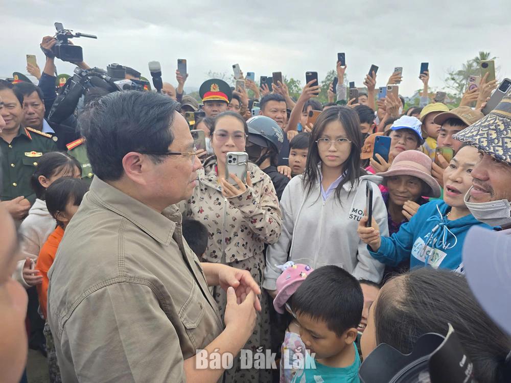 Thủ tướng Chính phủ Phạm Minh Chính cho biết Đảng và Nhà nước sẽ tiếp tục hỗ trợ để người dân ổn định cuộc sống, khôi phục sản xuất sau thiên tai.