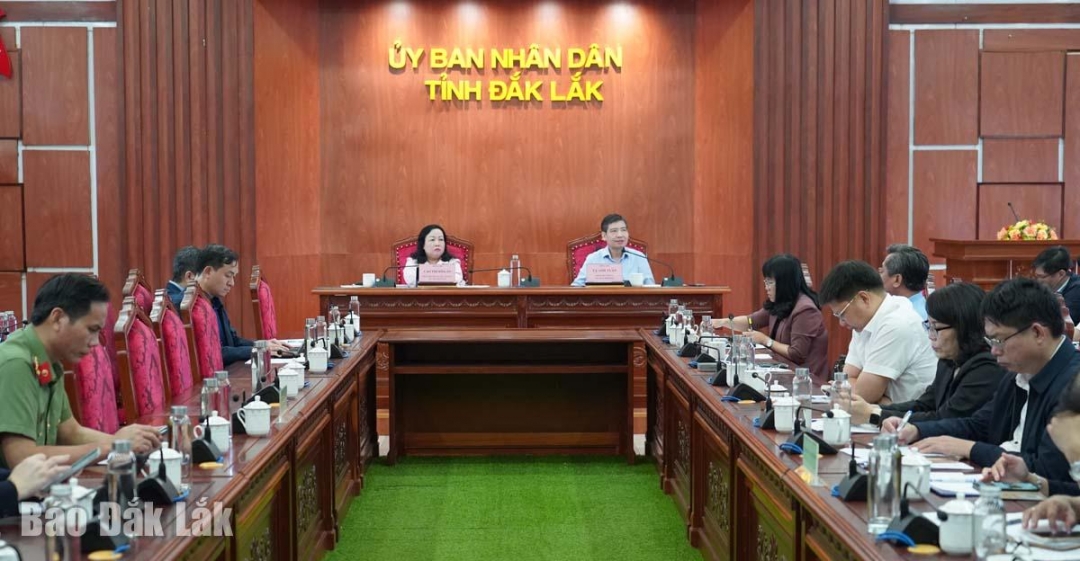 Quang cảnh cuộc họp