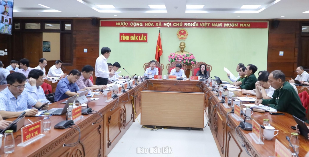 Các đại biểu tham dự cuộc họp.