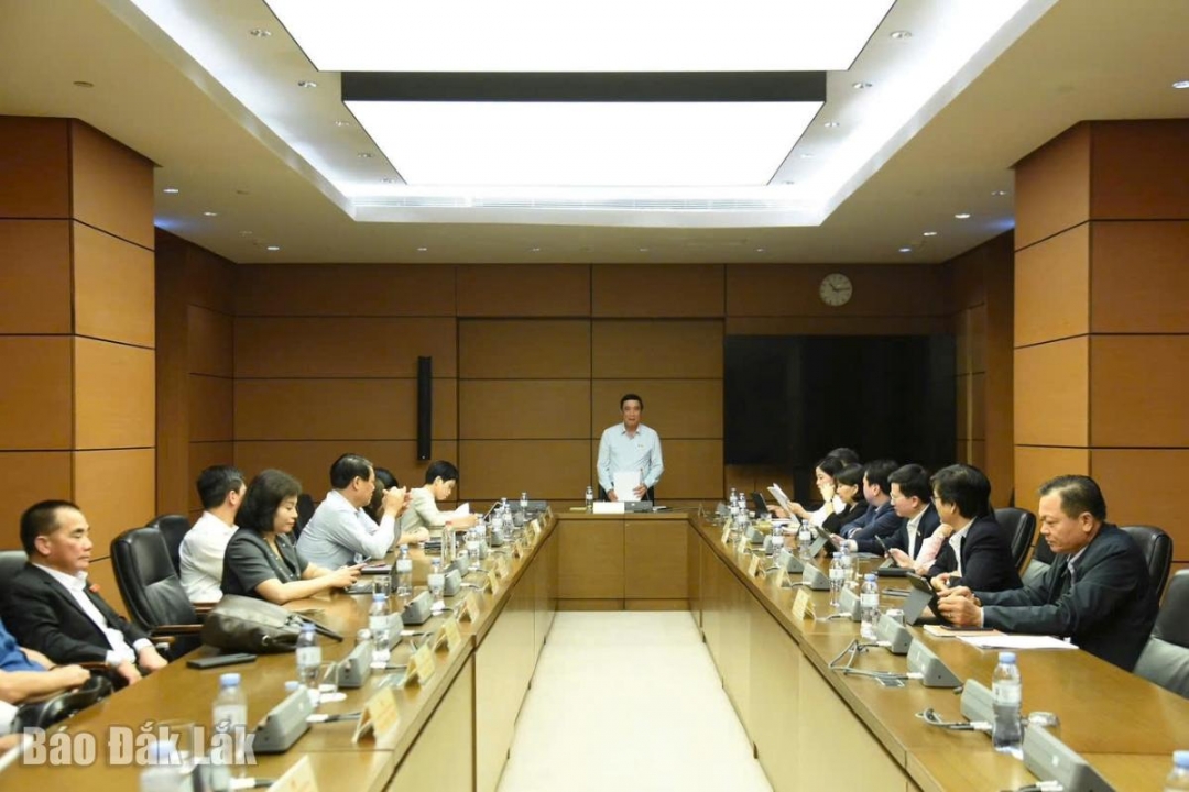 Toàn cảnh phiên thảo luận tại Tổ 15. Ảnh: Đoàn ĐBQH tỉnh cung cấp