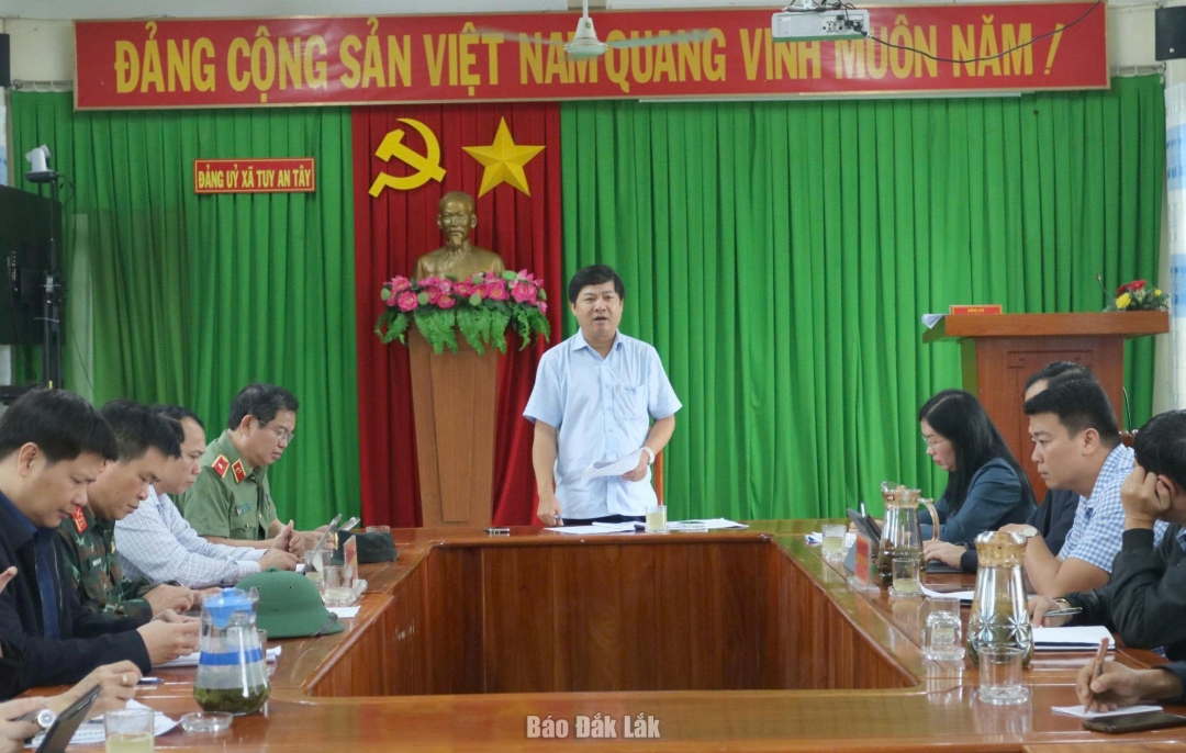 Ủy viên dự khuyết Trung ương Đảng, Bí thư Tỉnh ủy Lương Nguyễn Minh Triết phát biểu tại buổi làm việc.