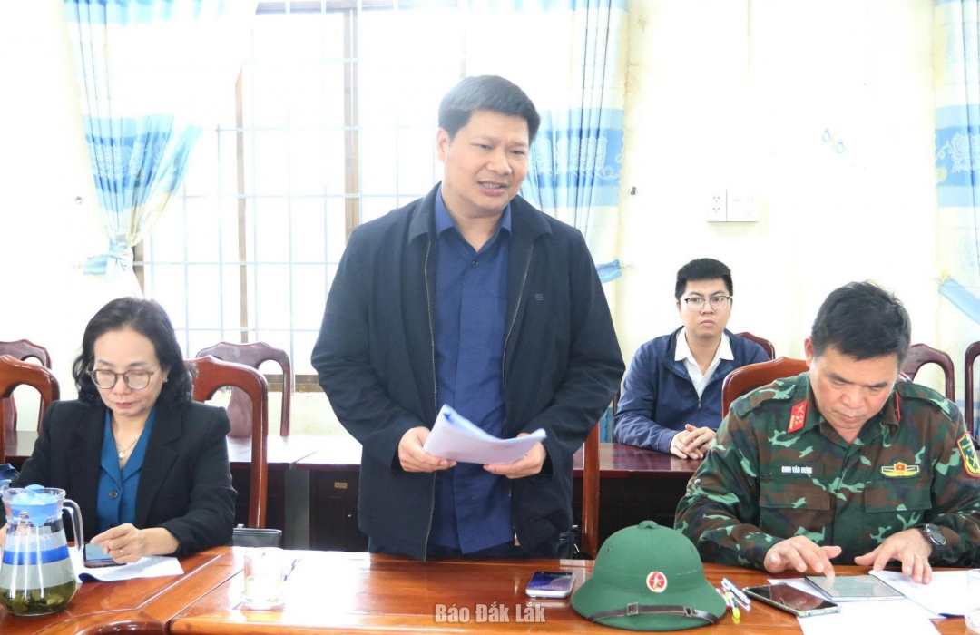 Giám đốc Sở Xây dựng Cao Đình Huy phát biểu ý kiến tại buổi làm việc.