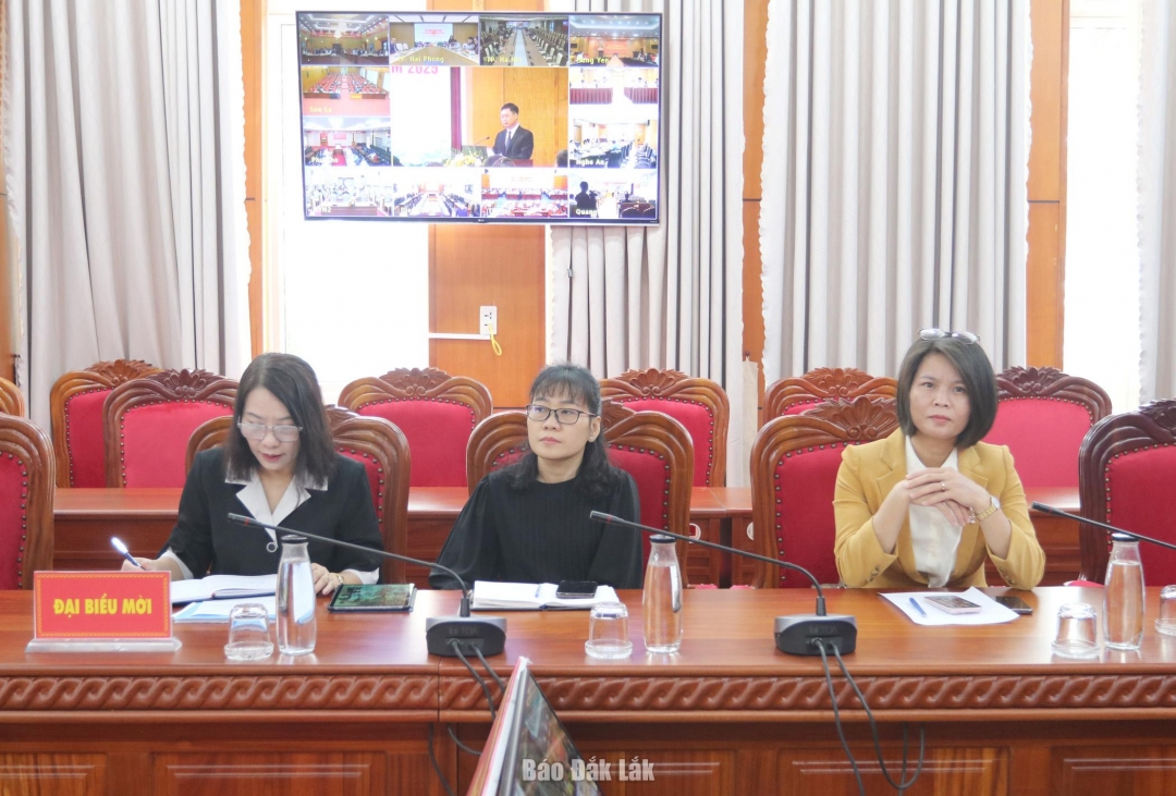 Các đại biểu tham dự hội nghị tại điểm cầu Tỉnh ủy Đắk Lắk.