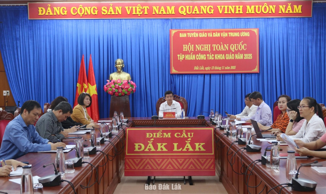 Quang cảnh hội nghị tại điểm cầu Tỉnh ủy Đắk Lắk.