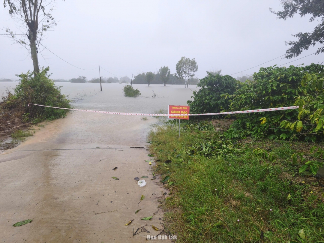 Xã Vụ Bổn giăng dây cảnh báo cho người dân tại khu vực nguy hiểm.