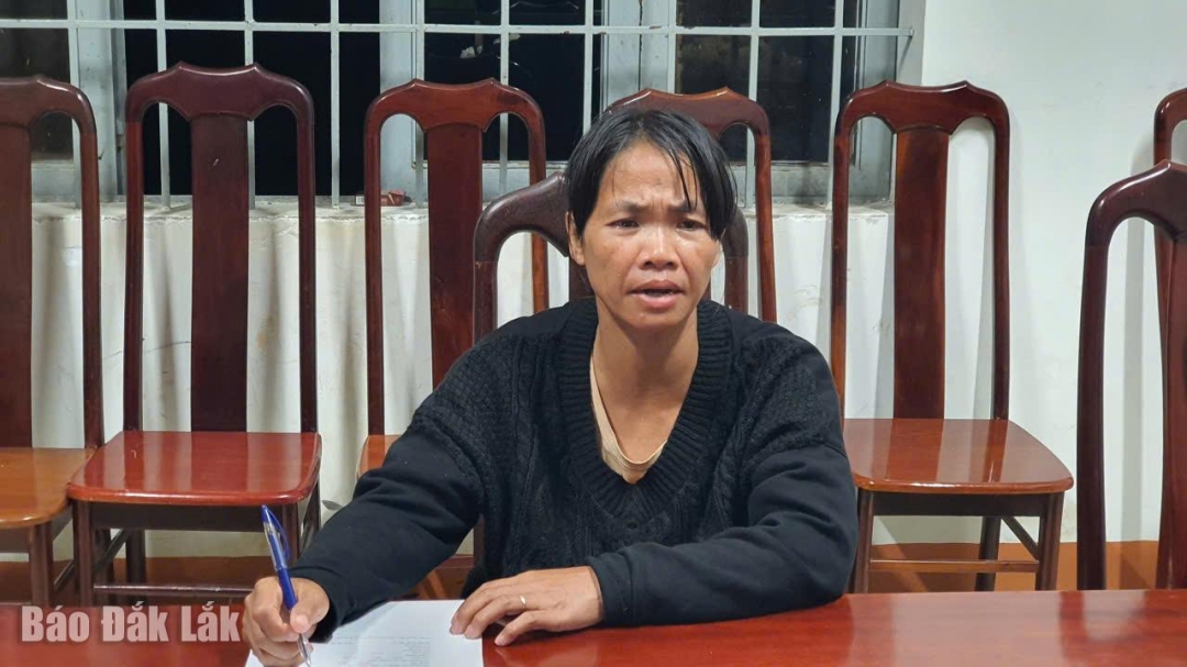 Báo Dân Xã Đối tượng Nguyễn Thị Lê tại cơ quan Công an.