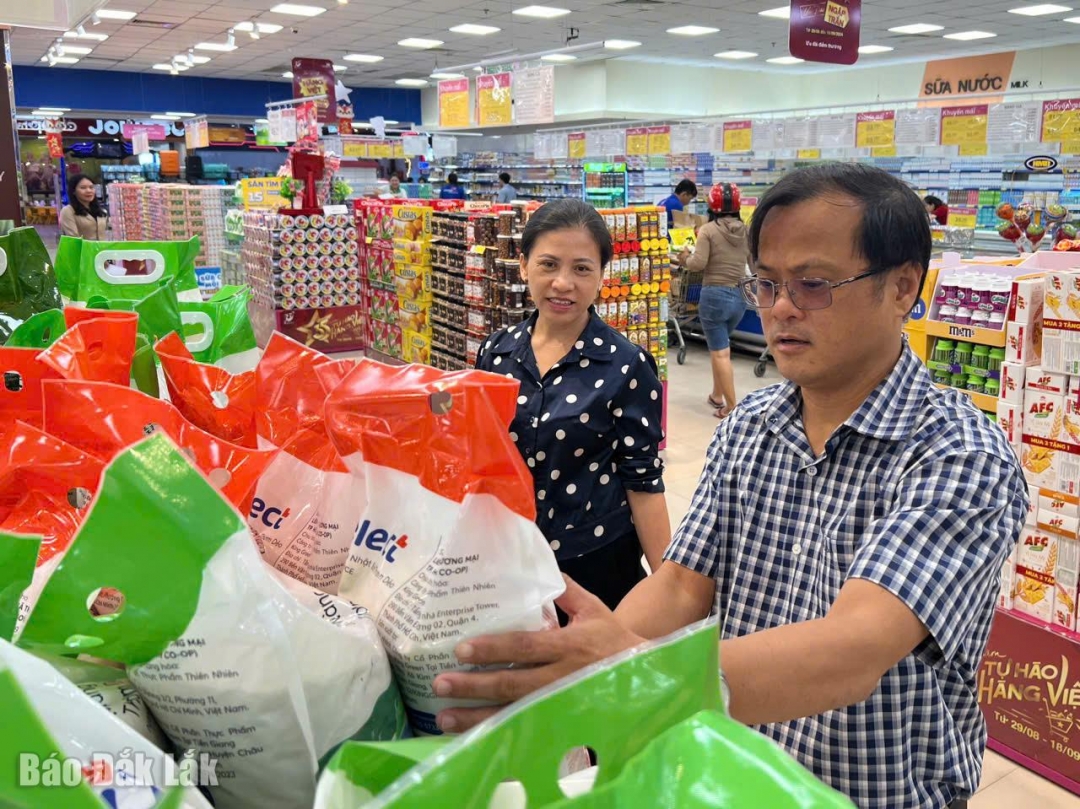 Trước mùa mưa bão, Sở Công Thương cũng đã xây dựng phương án dự trữ hàng hóa, làm việc với các doanh nghiệp để sẵn sàng nguồn lương thực, thực phẩm phục vụ người dân các địa phương trong mọi tình huống. 