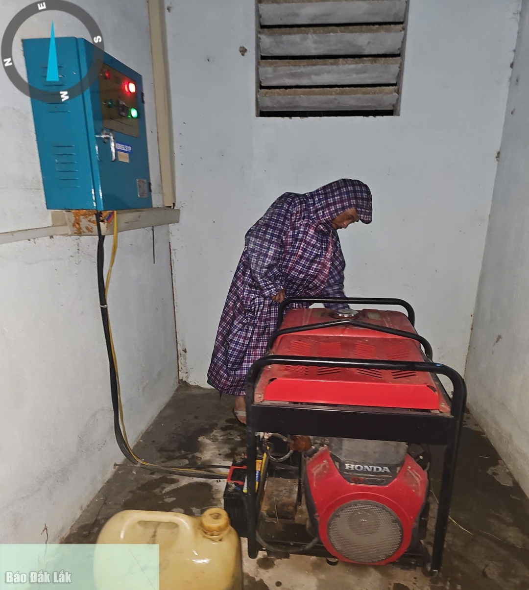 Nhân viên Viễn thông Đắk Lắk ứng cứu sự cố ngay sau khi bão tan.