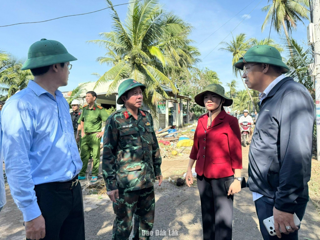 bị ngã gãy ở trụ sở Đảng ủy phường Sông Cầu. Ảnh: Hà My