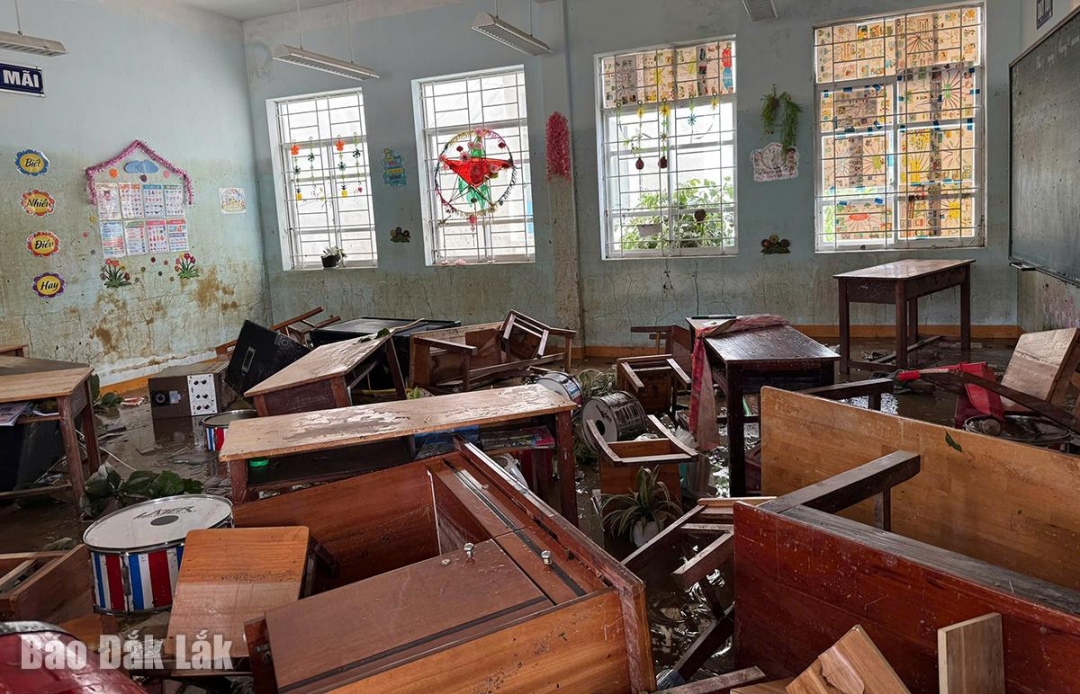 Cơ sở vật chất của Trường Tiểu học Phú Mỡ bị thiệt hại nặng.