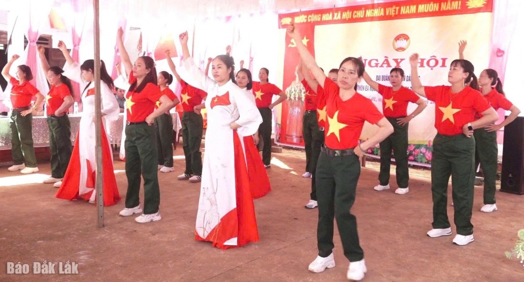 Một tiết mục văn nghệ chào mừng ngày hội.