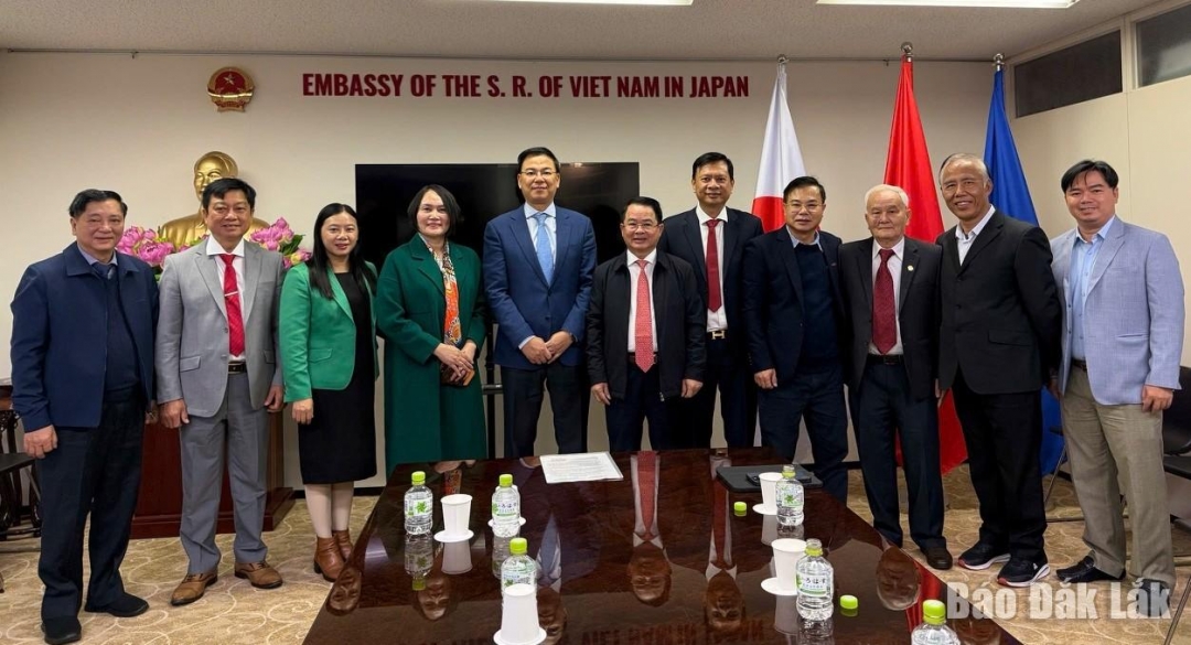 Đoàn công tác của Hiệp hội Doanh nghiệp tỉnh Đắk Lắk do ông Huỳnh Văn Dũng, Chủ tịch Hiệp hội làm Trưởng đoàn đã đến chào xã giao và làm việc với lãnh đạo Đại sứ quán Việt Nam tại Nhật Bản.