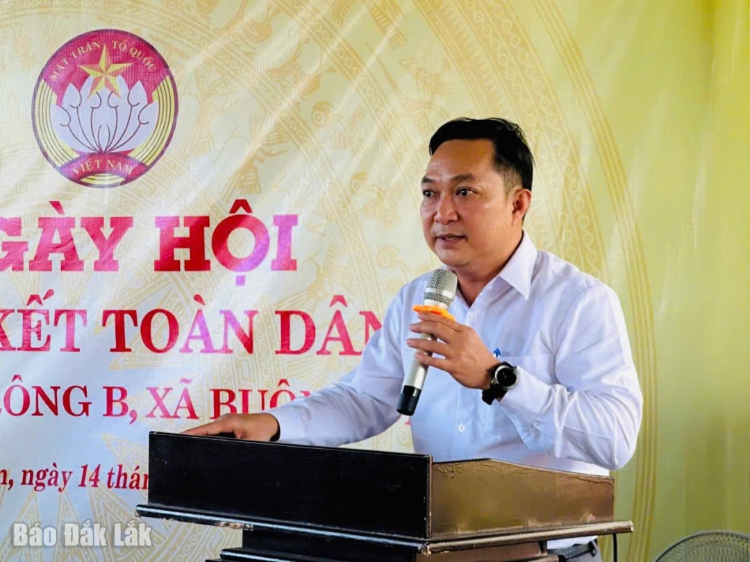 Bí thư Đảng ủy, Chủ tịch HĐND xã Nguyễn Công Dũng phát biểu tại ngày hội.