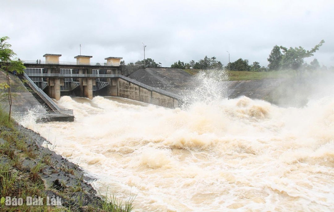 Hồ Ea Súp Thượng xả tràn (ảnh tư liệu)