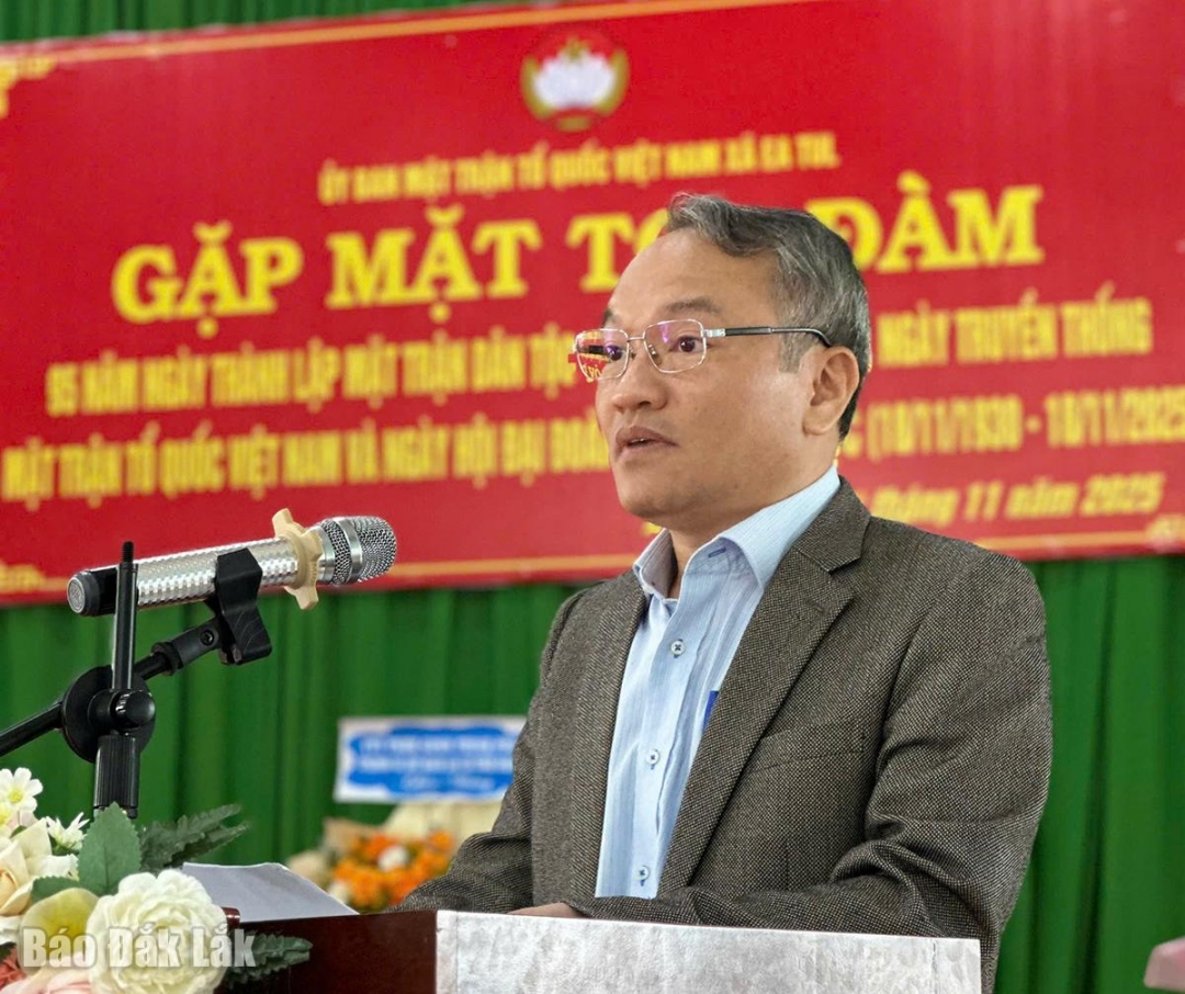 Ông Nguyễn Xuân Diện, Bí thư Đảng ủy, Chủ tịch HĐND xã Ea Tul phát biểu tại buổi tọa đàm. 