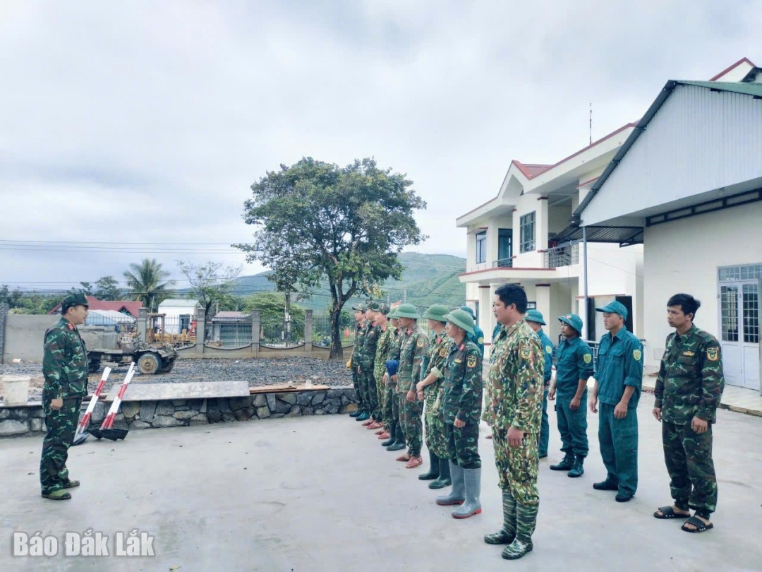 Ban Chỉ huy Phòng thủ Khu vực 4 - MDrăk triển khai lực lượng ứng phó mưa lũ.