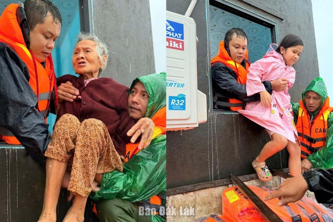 Cơ quan chức năng di dời người già và trẻ em vùng nguy hiểm đến nơi an toàn. Ảnh: Công an tỉnh cung cấp