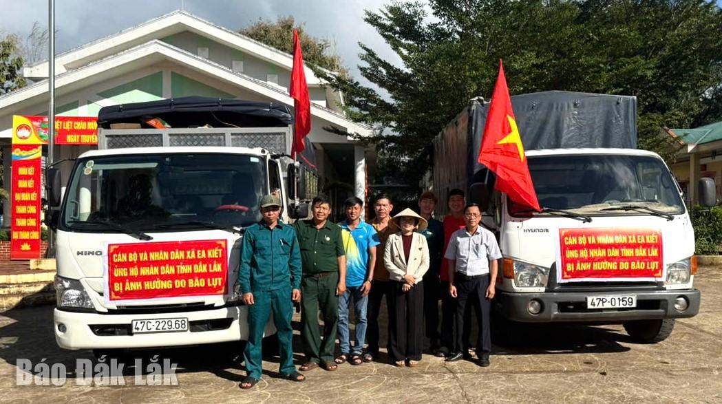 Những chuyến xe hàng hóa của xã Ea Kiết trước giờ vận chuyển đến người dân xã địa phương bị thiệt hại.