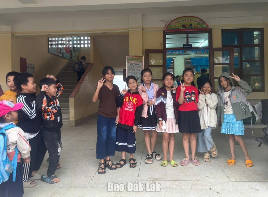 Học sinh trường Tiểu học Đồng Khởi vui tươi trở lại lớp