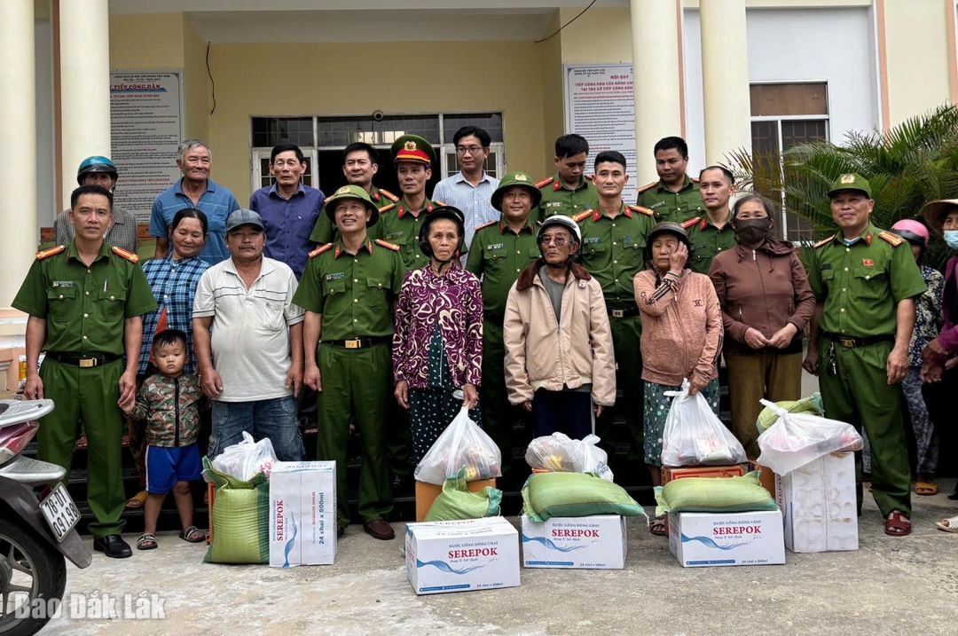 Hơn 1.000 suất quà được gửi đến người dân xã Xuân Thọ, góp phần giúp bà con sớm vượt qua khó khăn, ổn định cuộc sống.