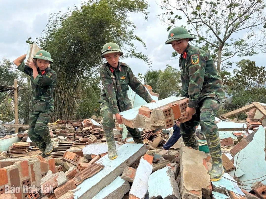 Một căn nhà bị đổ sập hoàn toàn tại phườ