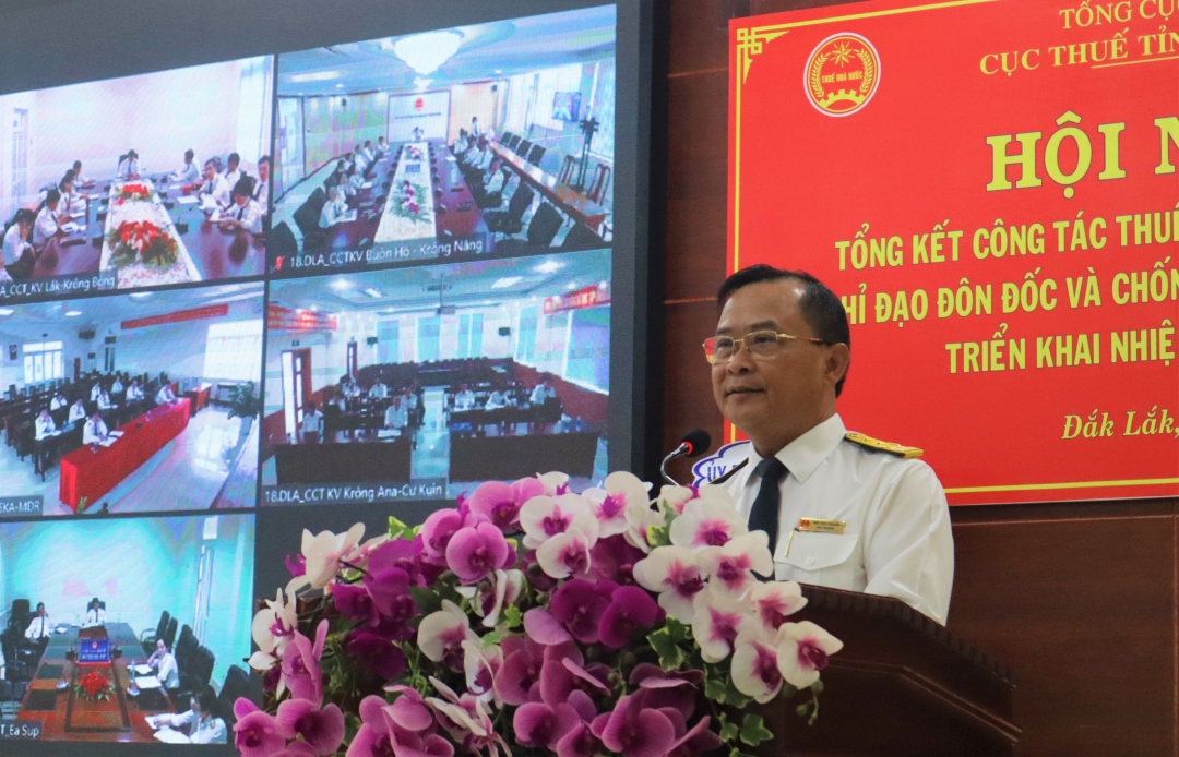 Ông Bùi Văn Chuẩn, Cục trưởng Cục Thuế tỉnh phát biểu tại hội nghị.