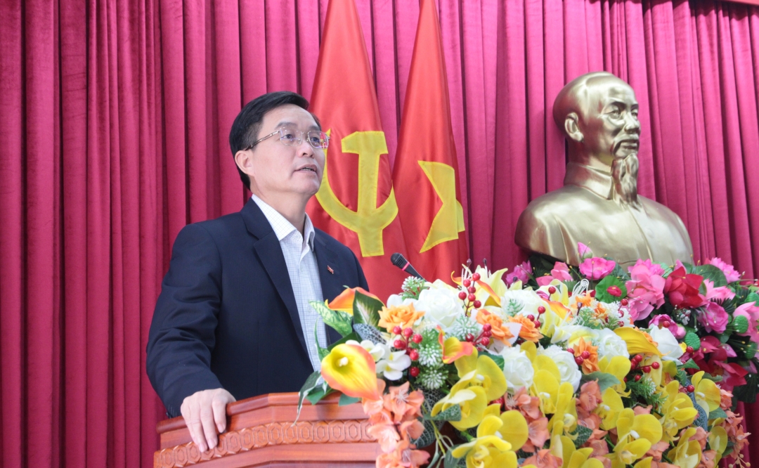 Ủy viên Trung ương Đảng, Bí thư Tỉnh ủy Nguyễn Đình Trung phát biểu chỉ đạo hội nghị.