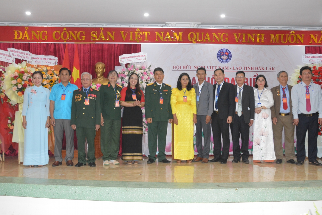 Ban Chấp hành Hội hữu nghị Việt Nam - Lào tỉnh, nhiệm kỳ 2023 - 2028 ra mắt nhận nhiệm vụ.