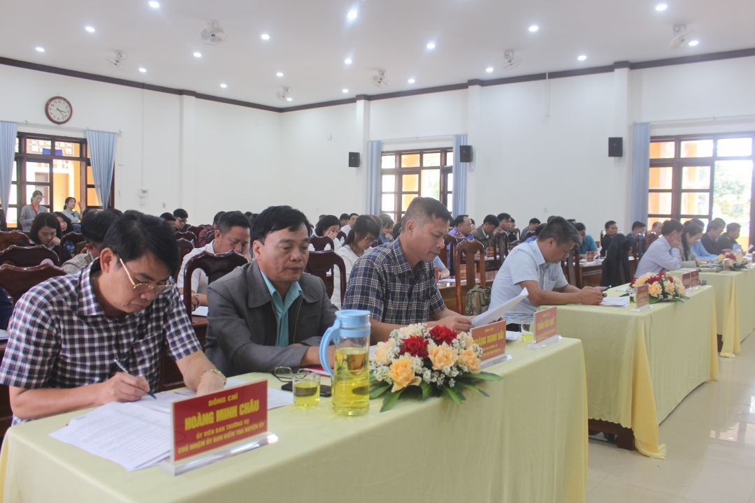 Đại biểu tham dự Hội nghị Ban Chấp hành Đảng bộ huyện.