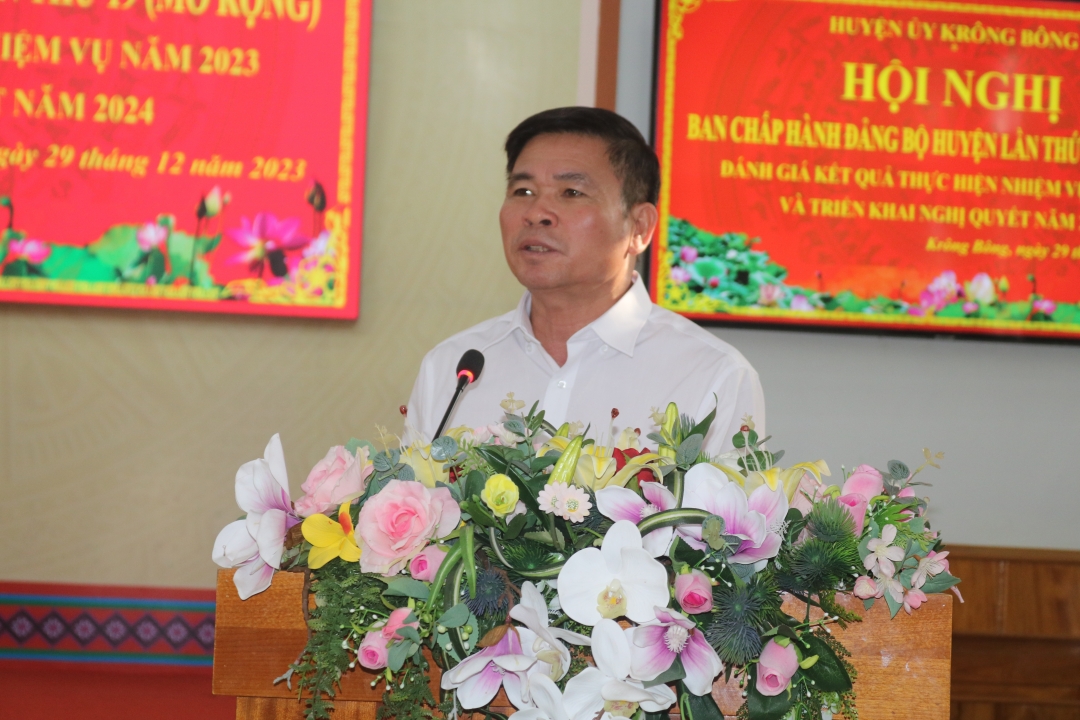 Bí thư Huyện ủy Krông Bông Đỗ Quốc Hương phát biểu tại hội nghị.