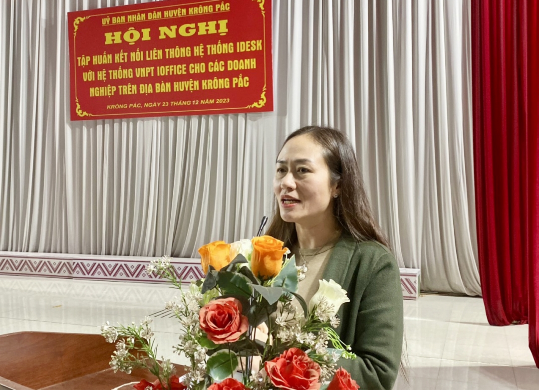 Phó Chủ tịch UBND huyện Krông Pắc Ngô Thị Minh Trinh phát biểu tại hội nghị.