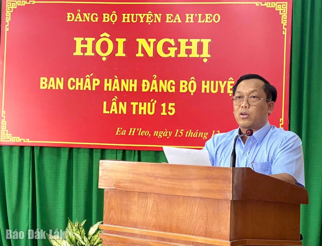 Bí thư Huyện ủy Ea Hleo Bun Thó Lào phát biểu chỉ đạo Hội nghị.