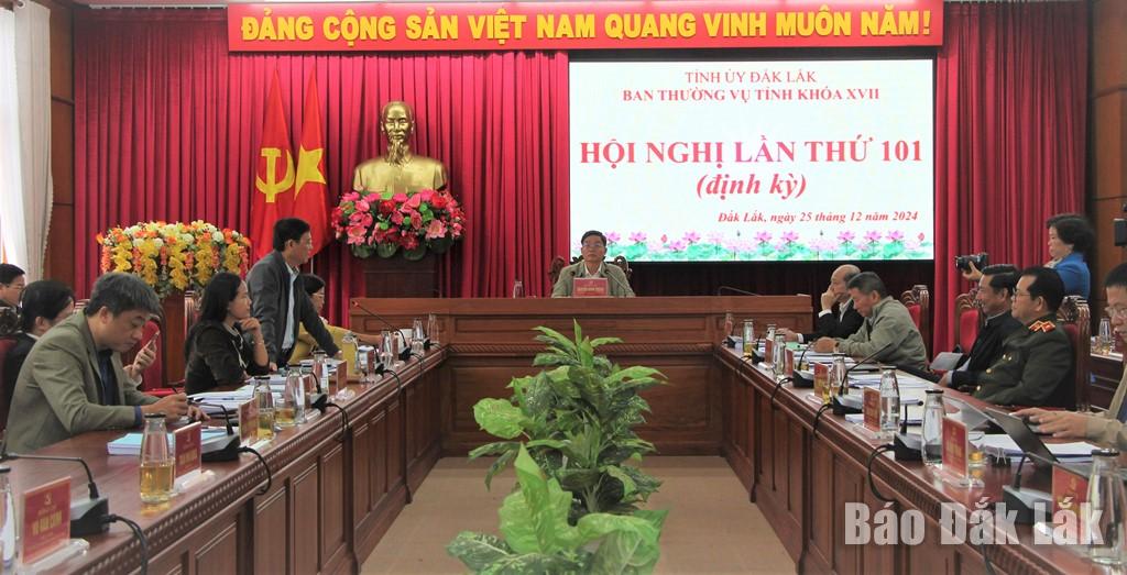 Các đại biểu tham dự hội nghị.